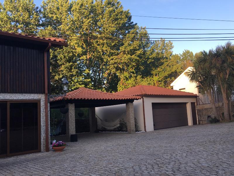 Bergui Guesthouse - Guimarães Dış mekan fotoğraf